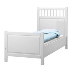 Two Twin Beds With Nightstand 
