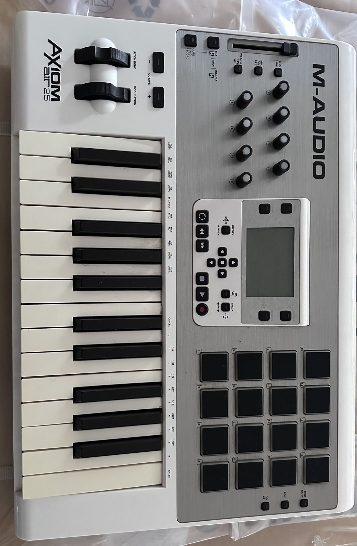 M-AUDIO MIDI KEYBOARD 