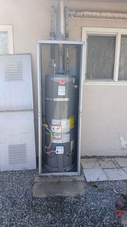 Water Heaters Boilers  40 gallons  and 50 gallons