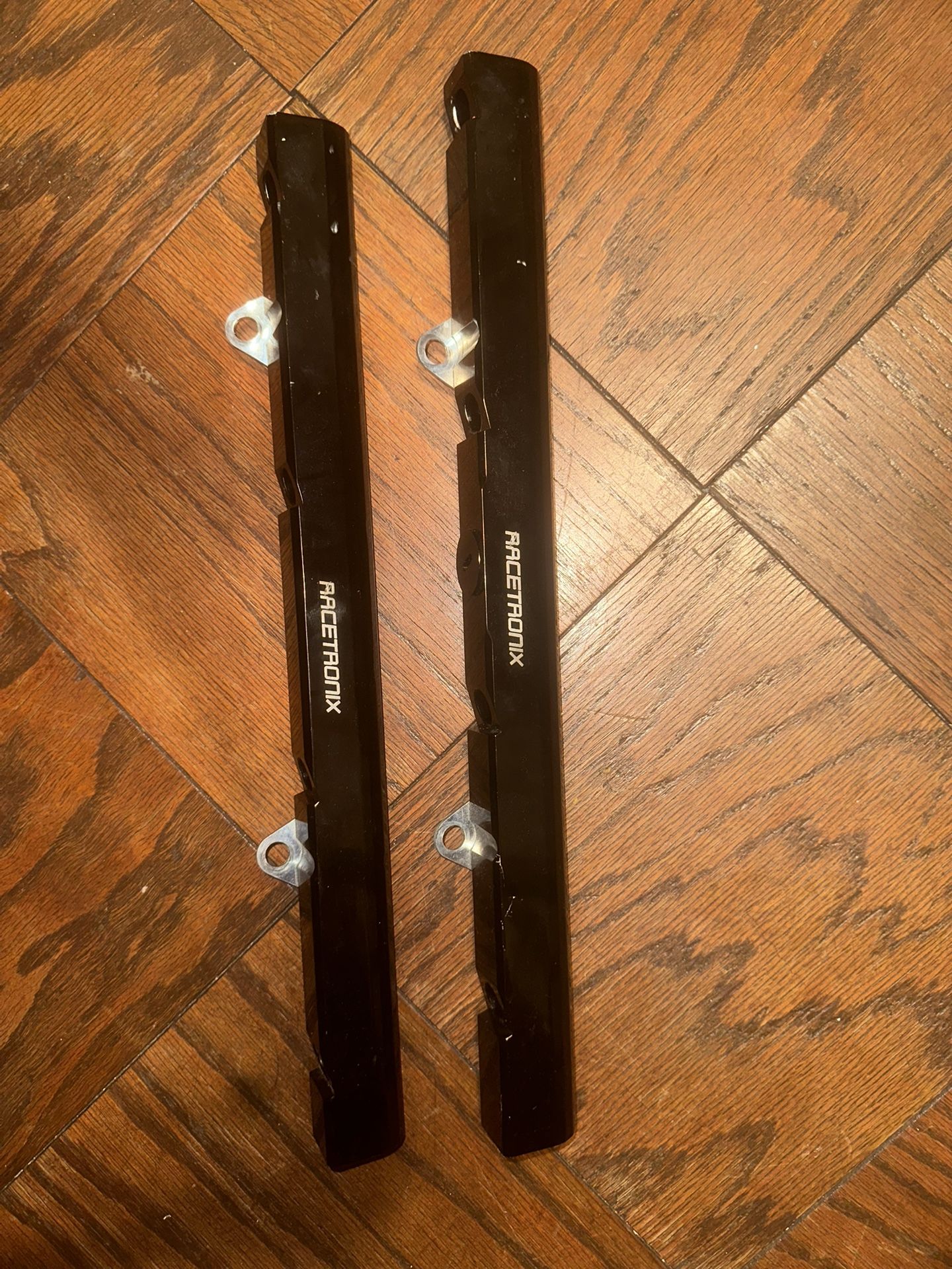 Racetronics -8an Fuel Rails