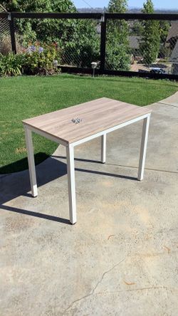 FREE——-Desk, Small Table, Kids Room, Home Office, Garage, Table, Teenager, 39 1/2 wide, 30” tall, 24” deep, Solid Little Table—— FREE