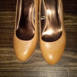 Gap tan Heels Woman's Sz.8