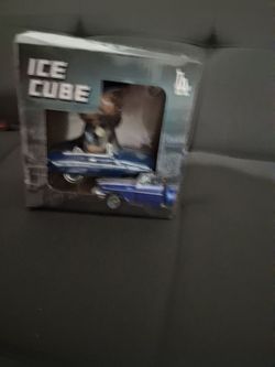 Ice cube bobblehead