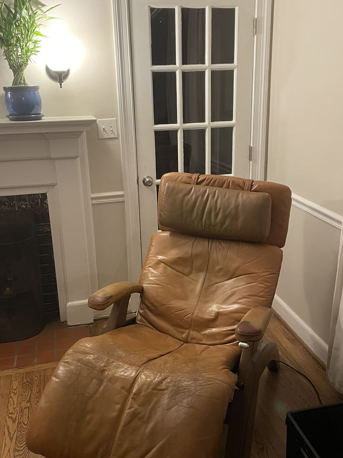 Hand Crafted Leather Zero Gravity Chair