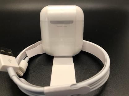 New APPLE AIRPODS 2nd Gen w/Wireless Charging (Complete set)