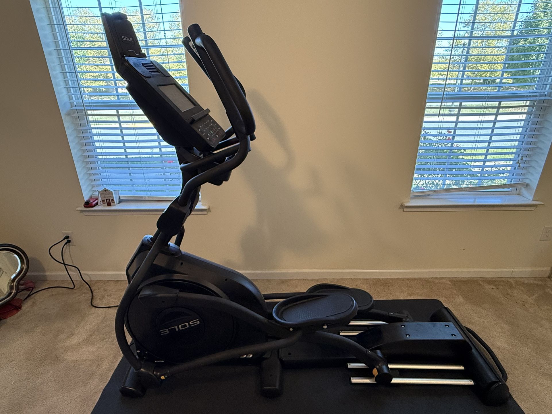 SOLE E95 Elliptical Trainer (Like New)