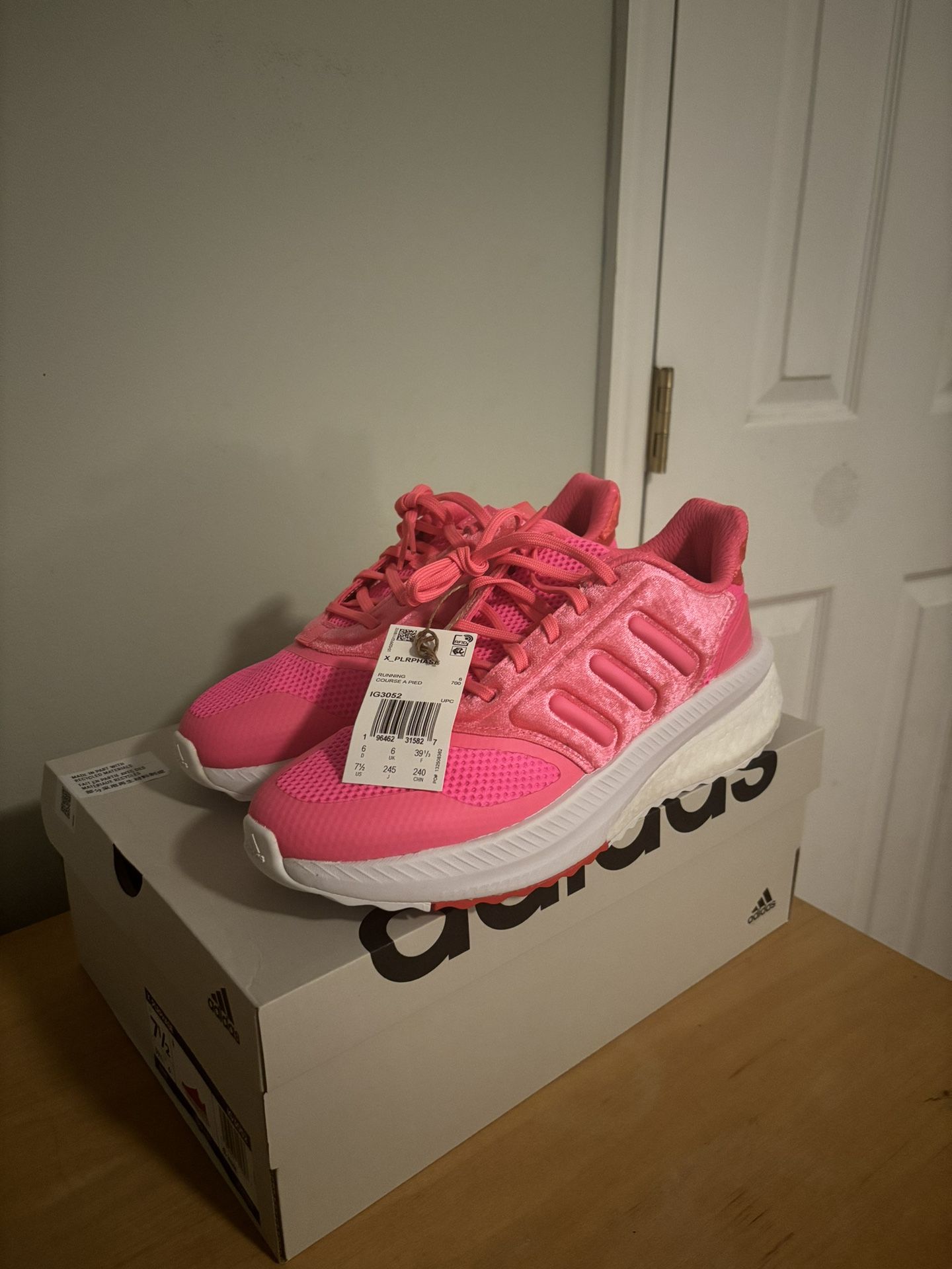 Women’s Adidas Sneakers Brand New 
