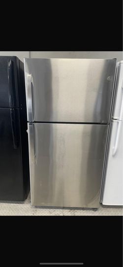 GE 32” Stainless Steel Top Freezer-Bottom Refrigerator