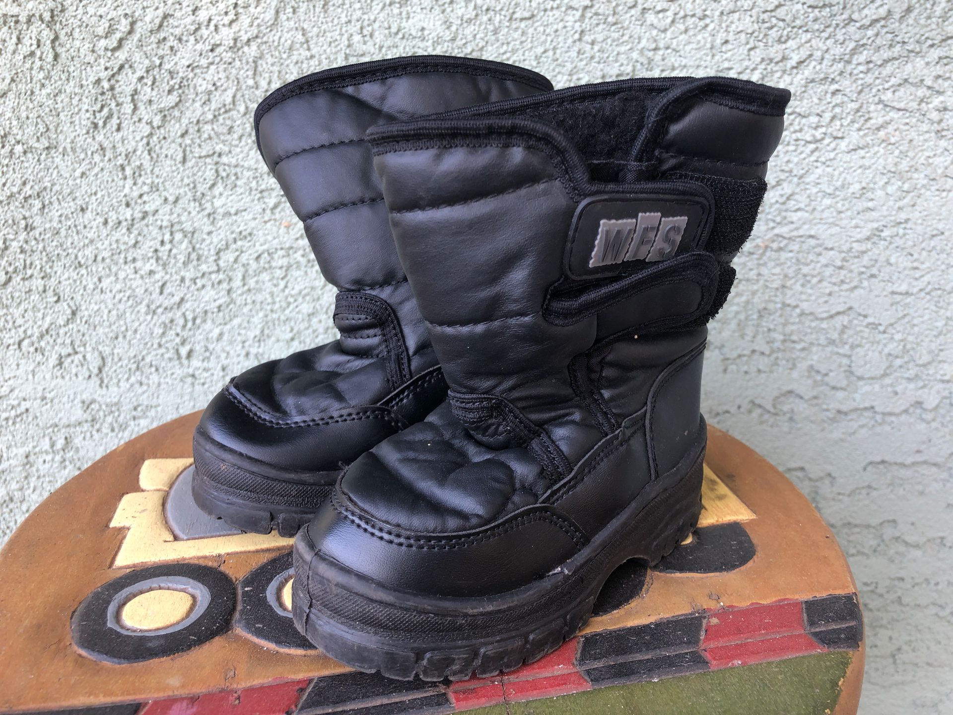Toddler snow boots, Size 5, WFS brand