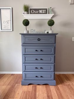 ✨🩶Beautiful solid dresser🩶✨