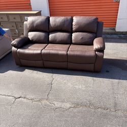 Leather Couch With Recliners 