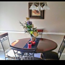 Beautiful Walnut  5 PCs Dinning Room Set 