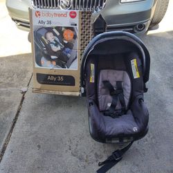 Baby Trend Infant Car Seat and Base