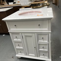 Hampton Harbor 28 in. W x 22 in. D x 35 in. H Single Sink Freestanding Bath Vanity in White with White Marble Top