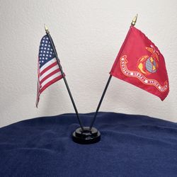 Desk Size Plastic US Marine Corps & American Flags With Stand