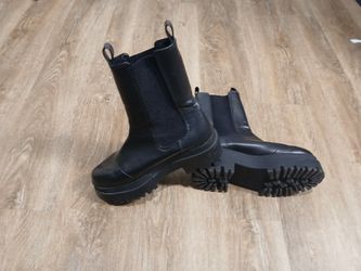 Divided By H&M Boots Womens 38 Ankle Chelsea Chunky Heels Black Leather Pull On