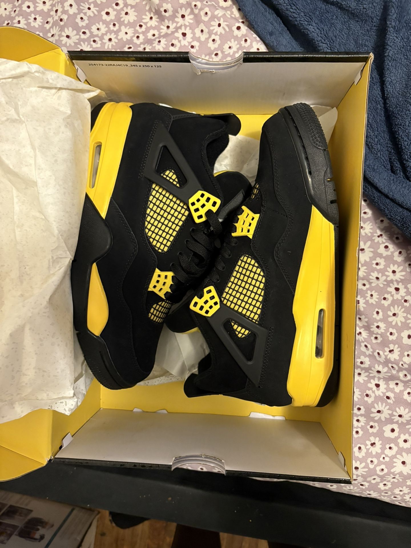 Jordan 4 Retro Thunder (NEW)