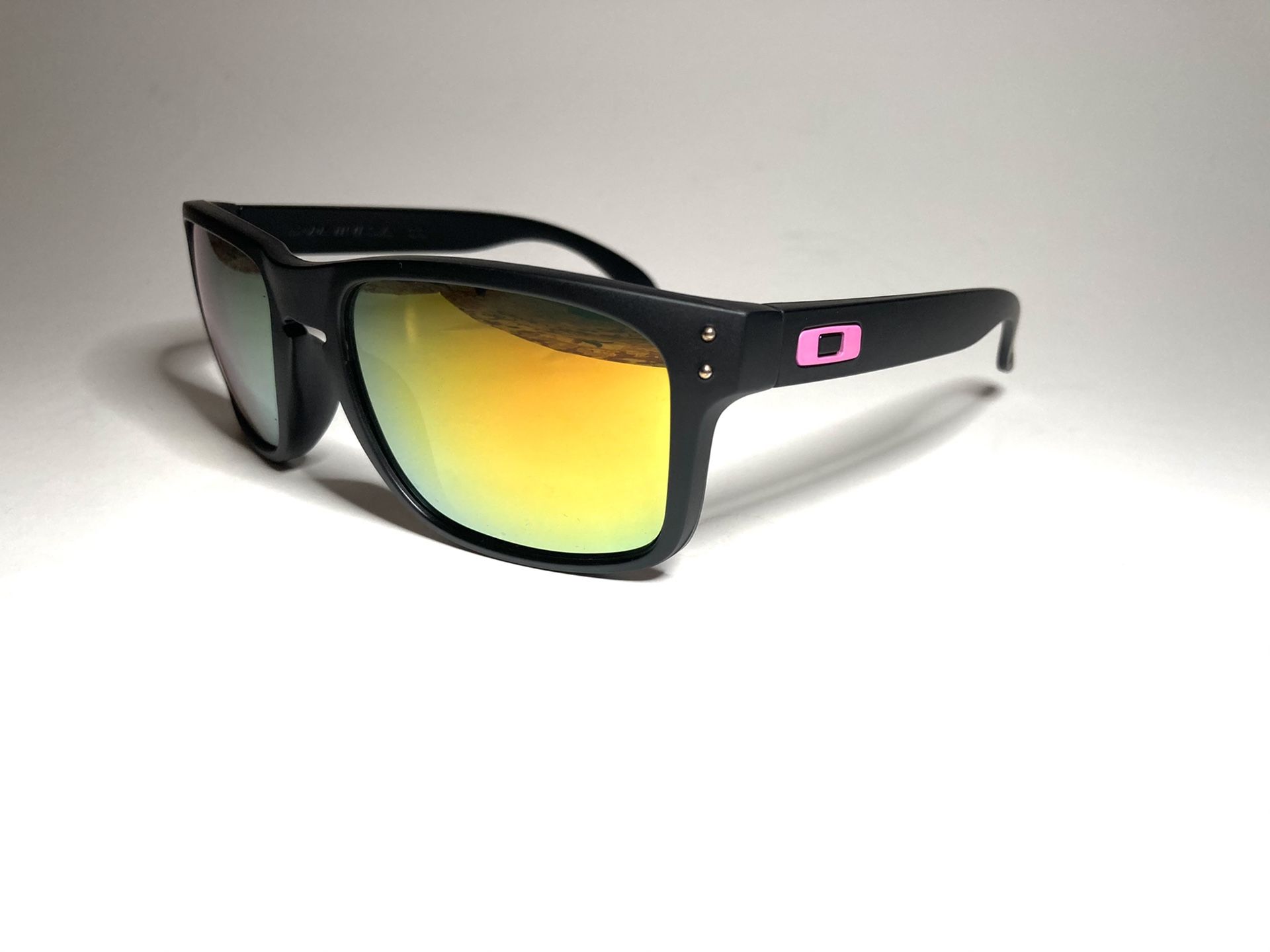 New Men’s Oakley HOLBROOK style sunglasses No scratches Pick up Costa Mesa