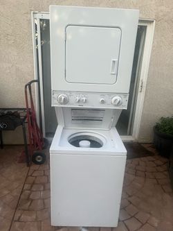 Escacable lavadora y secadora eléctrica en buenas condiciones