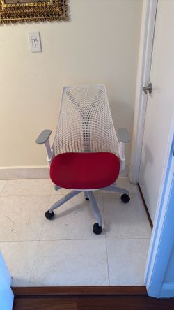 Herman Miller Sayl Task Chair: Tilt Limiter - Stationary Seat Depth - Stationary Arms - I have two of them but can sell individually . Price is for ea