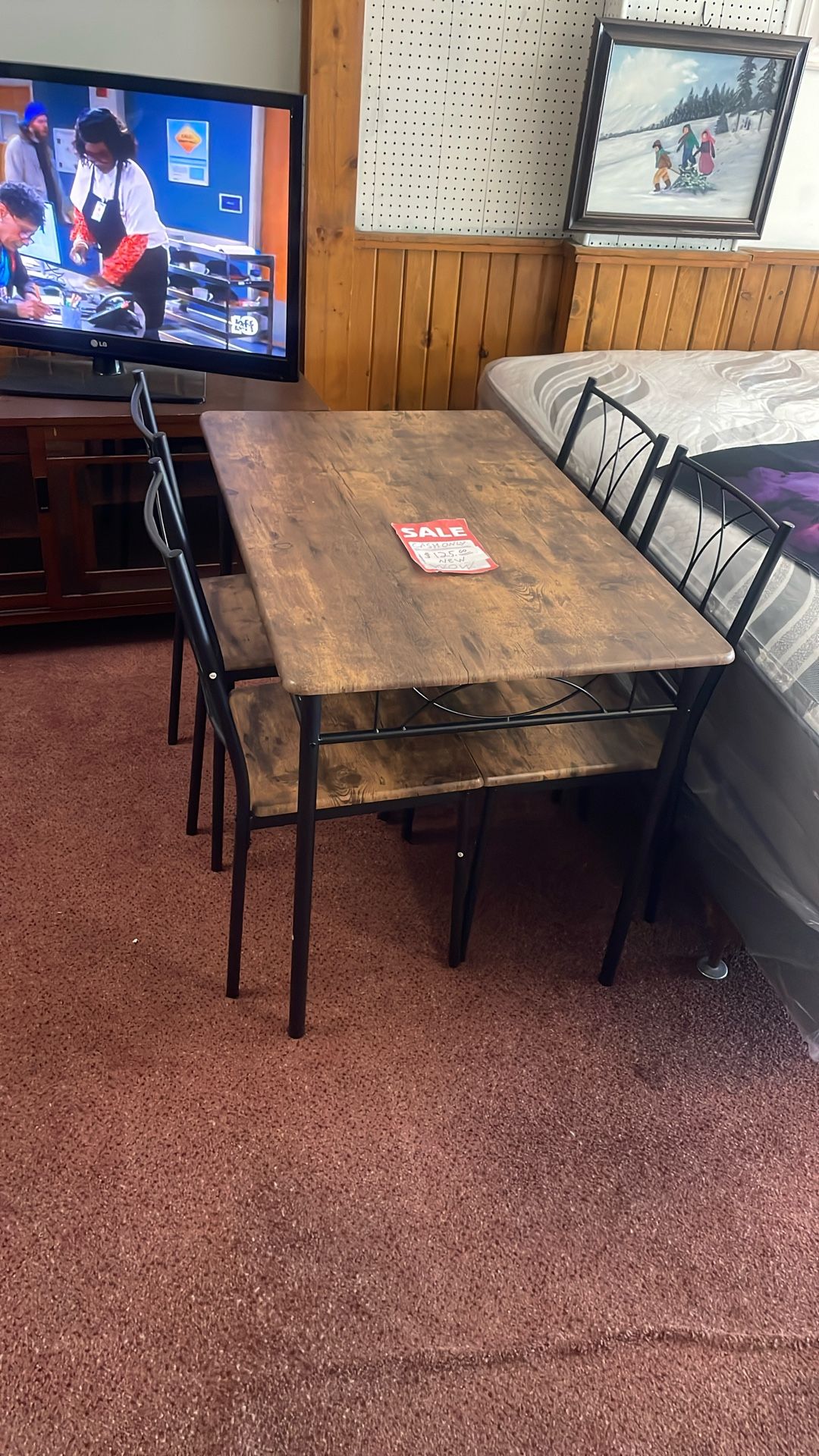 Table sit with four chairs