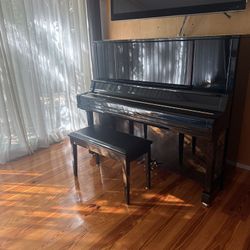 Yamaha YUS5 upright Piano 2013