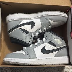 Air Jordan 1 Mids Light Smoke Grey/White