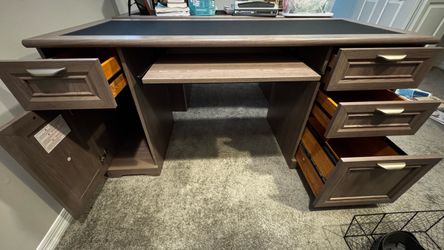 Office Desk 1 – Great Storage & Functionality