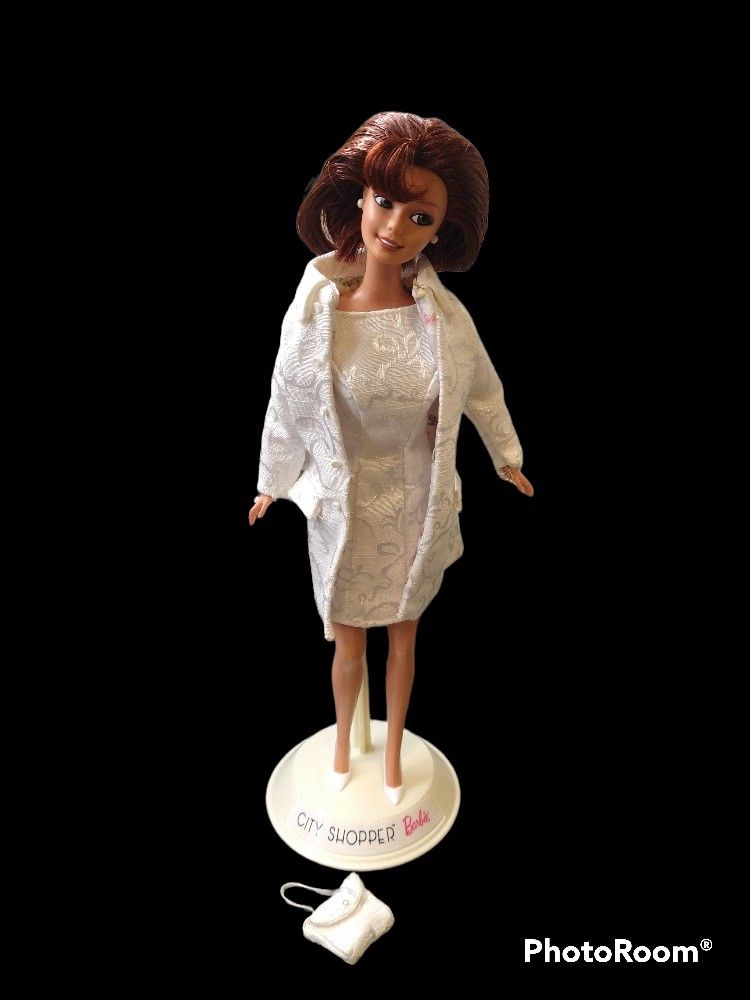Nicole Miller City Shopper Barbie Doll 1996. Great shape.
