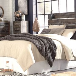 Drystan Queen Size Bedroom