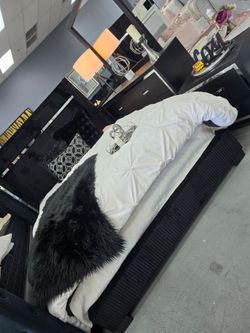 ✨️4pc Queen, King Bedrooms ✨️ Furniture Sectionals, Dining Avail