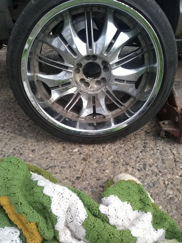 22 inch rims 5 lug universal for Sale in Detroit, MI - OfferUp
