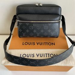 Louis Vuitton Outdoor Messenger NOIR