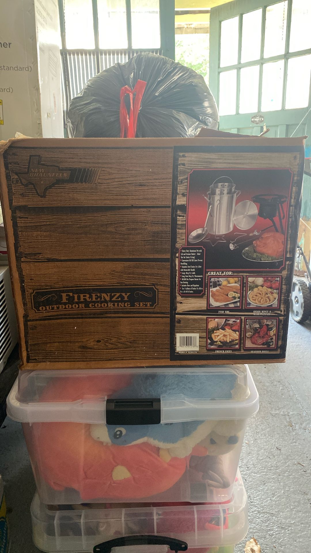 Frenzy Turkey Fryer, Complete Set Up, Never Used