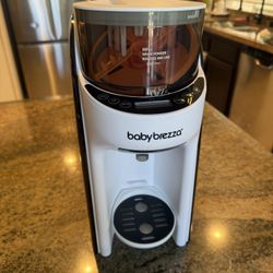 Baby Brezza $80 Like New !!!! 