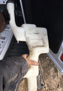 2011 to 2016 Ford Fiesta windshield washer tank