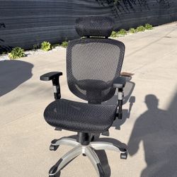 Staples Hyken Ergonomic Mesh Swivel Task Chair