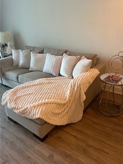 Gorgeous couch in excellent condition