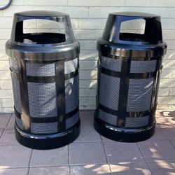 Comercial 36 G Trash Cans 