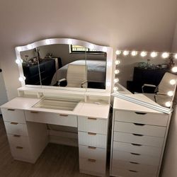 Vanity With Lights 
