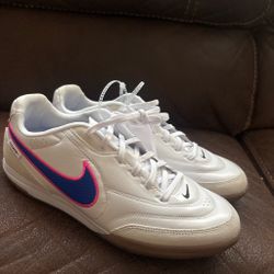Nike tiempo white soccer indoors size 10 men’s