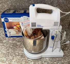 Vintage Pillsbury Collectible  5 Speed Hand/ Stand Mixer, Bowl Beaters, Manual