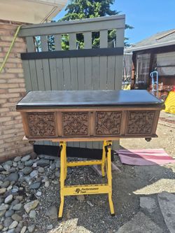 Lane cedar chest with padded top