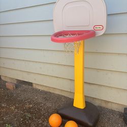 Basketball Hoop + 2 Balls