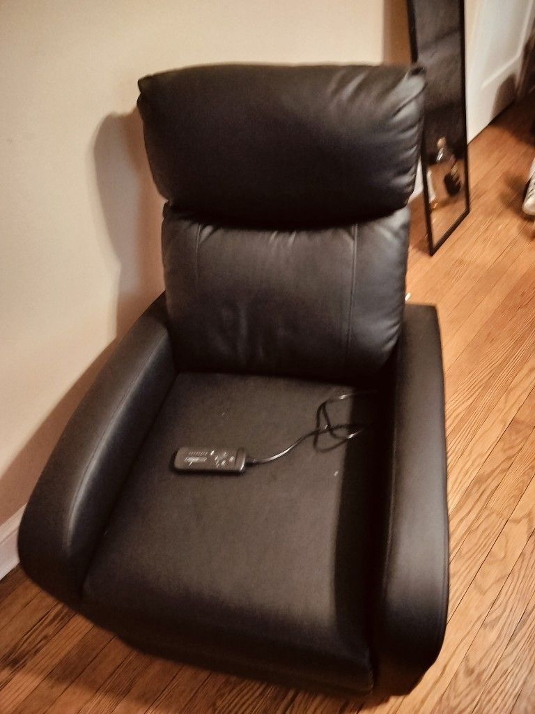 Massage Chair ....Moving $300