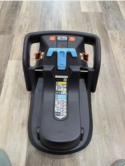 Uppababy mesa Base like new