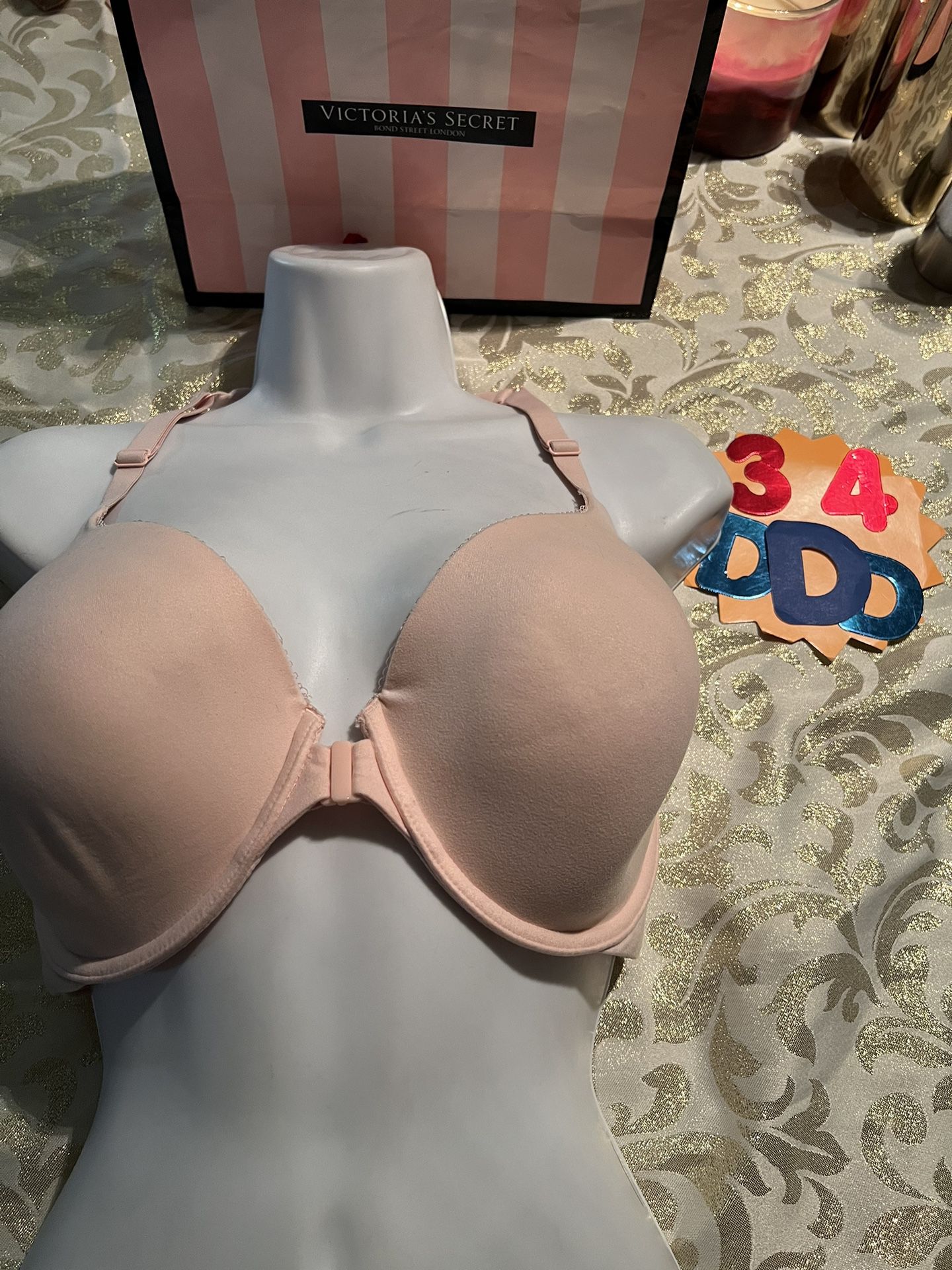 Victoria’s Secret bra in 34 DDD 🌸
