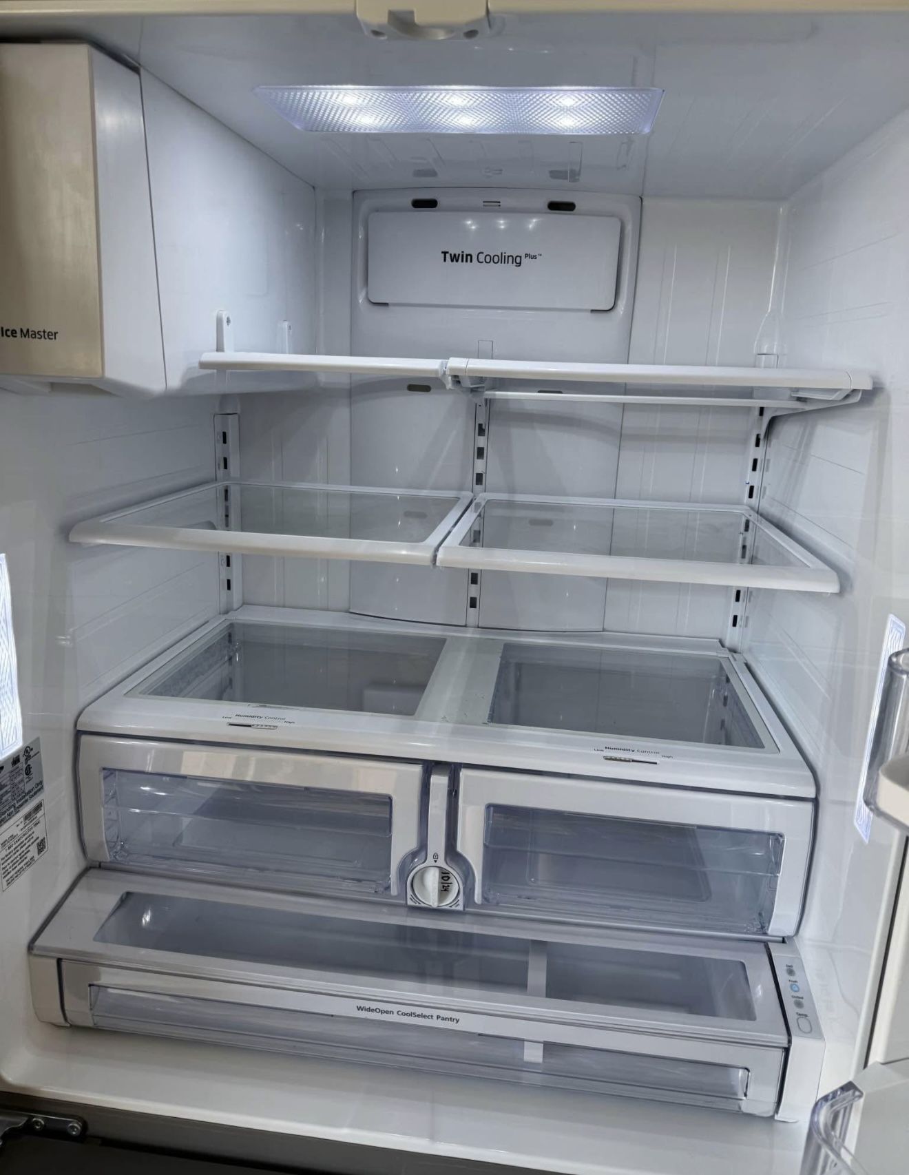 Refrigerator 