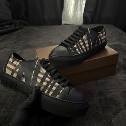 Burberry Converse Size 9