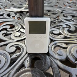 Apple iPod Classic 15GB (Model A1040) – Not Working – For Parts or Prop